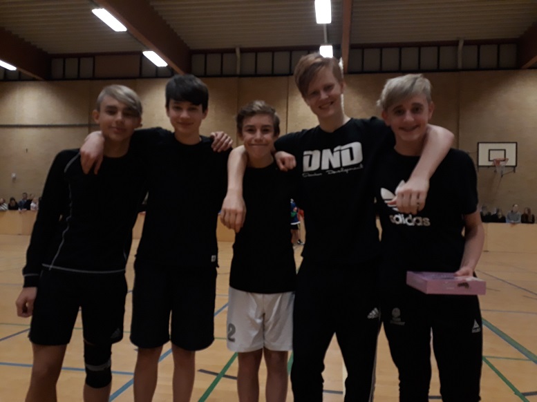 Vindere af B-rækken var holdet; Lars Lilholt lille nissebande med Christoffer, Noah, Lucas, Bertram og Tobias