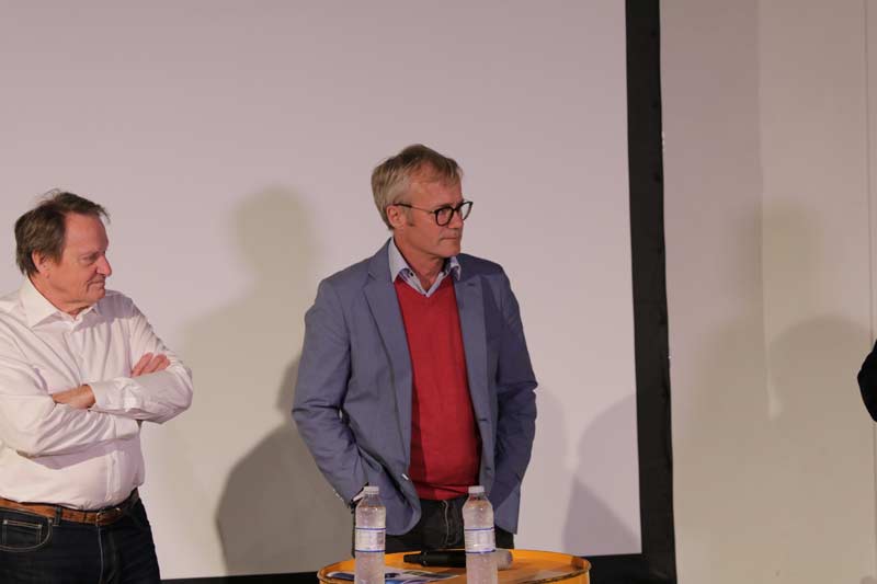 Formand for turistforeningen Nils Natorp i rød trøje.