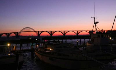 Kalvehave Havn og Dronning Alexandrines Bro i solnedgang