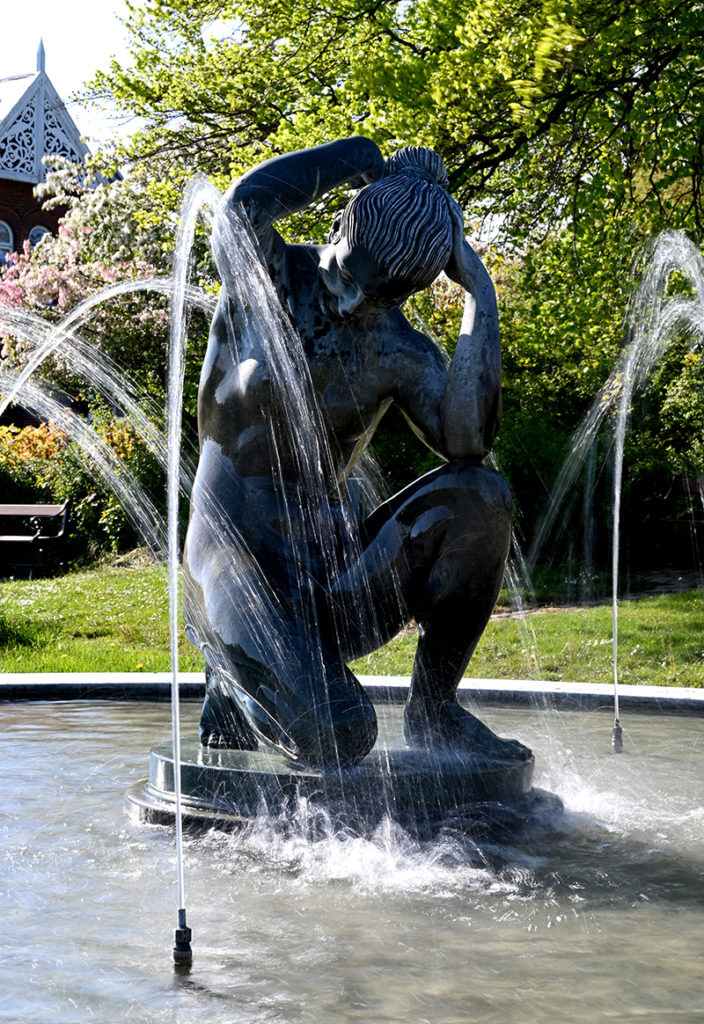 Harald Einars Quistgaards skulptur i Vordingborg fra 1937 af EOS, morgenrødens gudinde