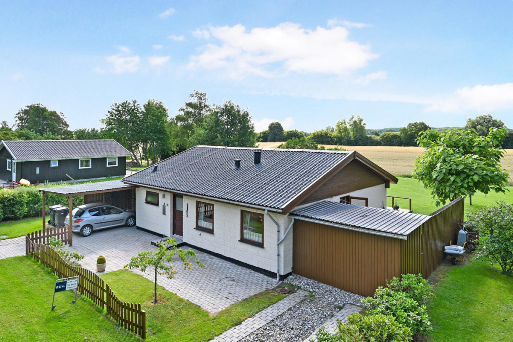Kløverbakken 18 -Præstø sommerhus flot beliggenhed Velholdt fritidshus med udsigt til marker