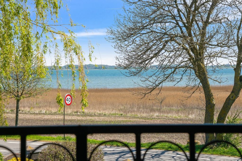 Gåbense Strandvej 11 hus villa ejendom tæt ved vand og skov Fairmægler