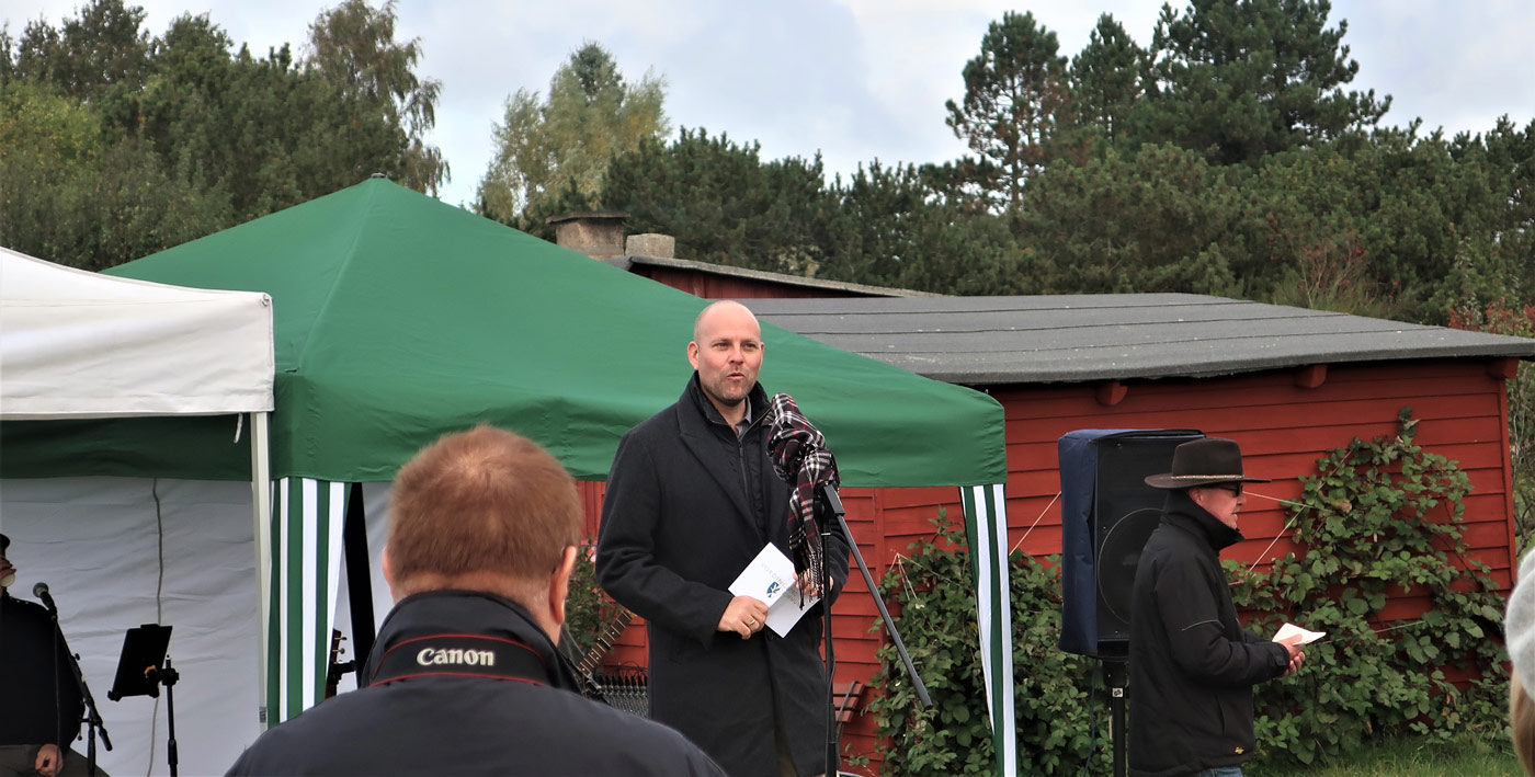 Borgmester Mikael Smed taler på Hårbølle Havn ved Folkemøde
