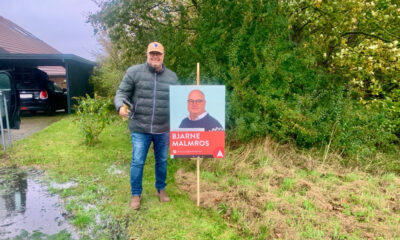 Bjarne Malmros sætter valgplakat op i Præstø